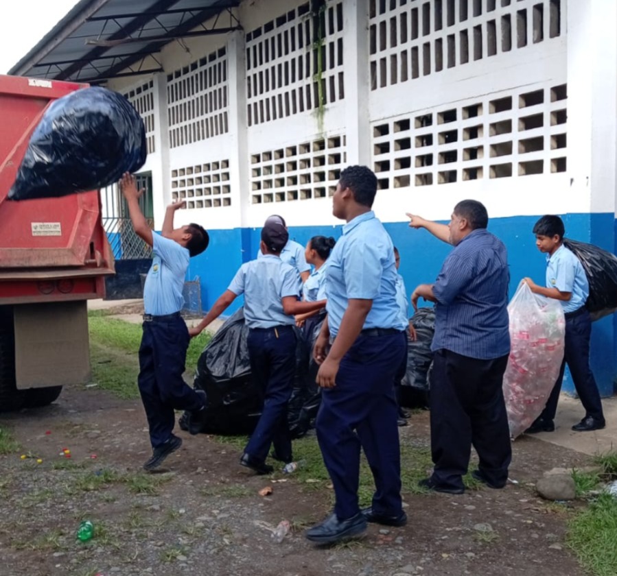 IPHE promueve educación ambiental y reciclaje en estudiantes de Bocas del Toro