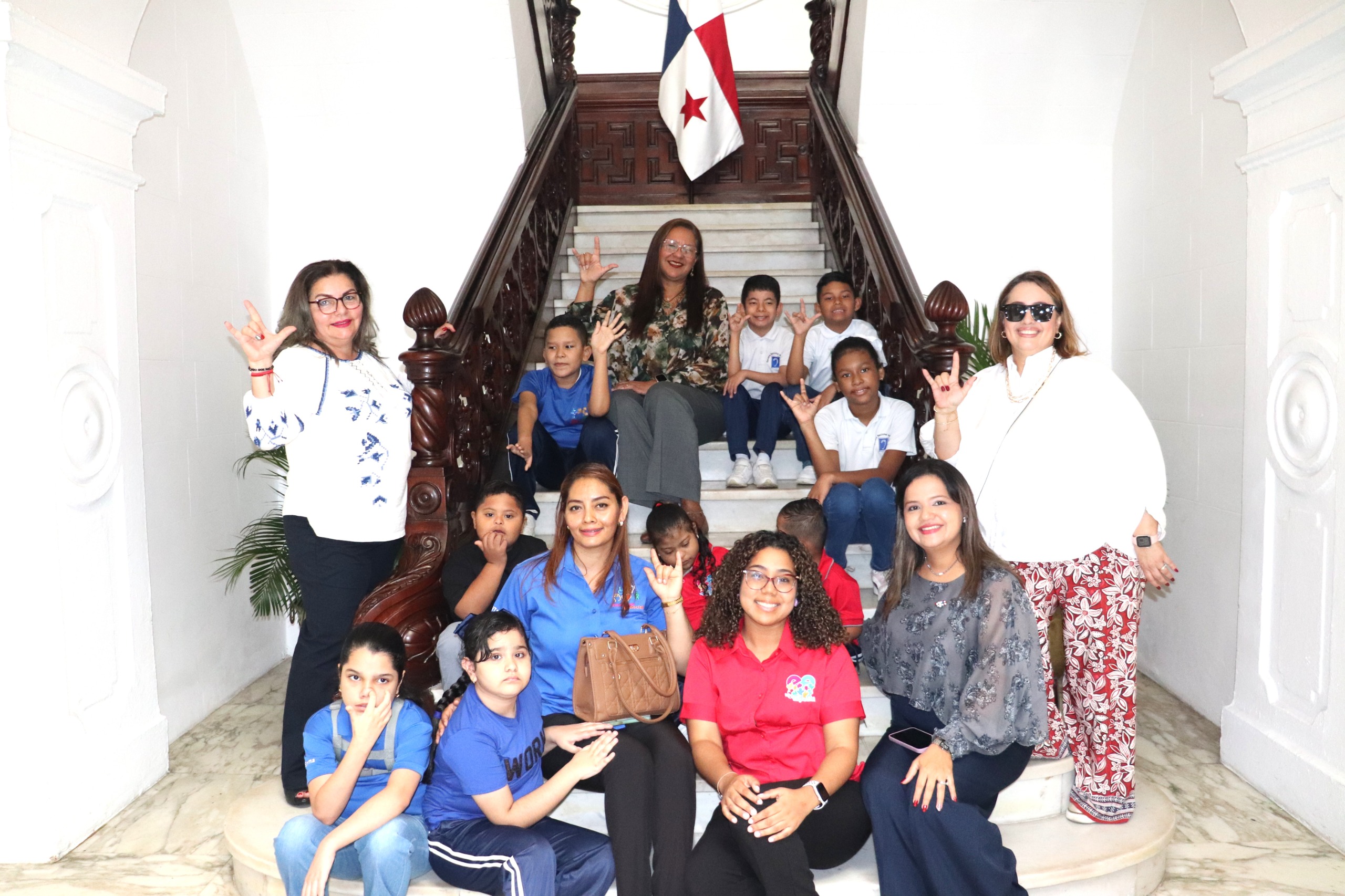 Estudiantes del IPHE inclusivo visitan el Palacio de las Garzas