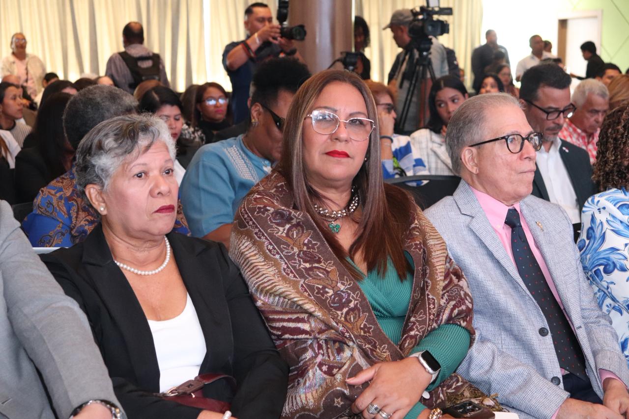 Directora General del IPHE reafirma compromiso con la inclusión en sesión del CONADIS