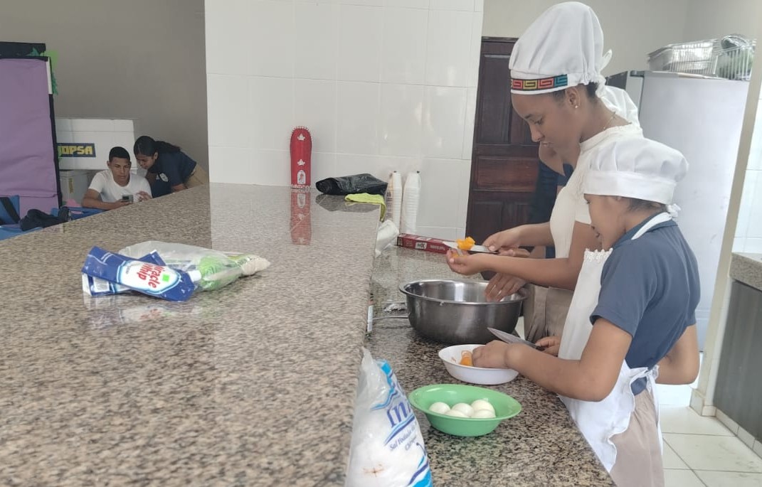 Estudiantes de Gastronomía de Panamá Este elaboran menú navideño