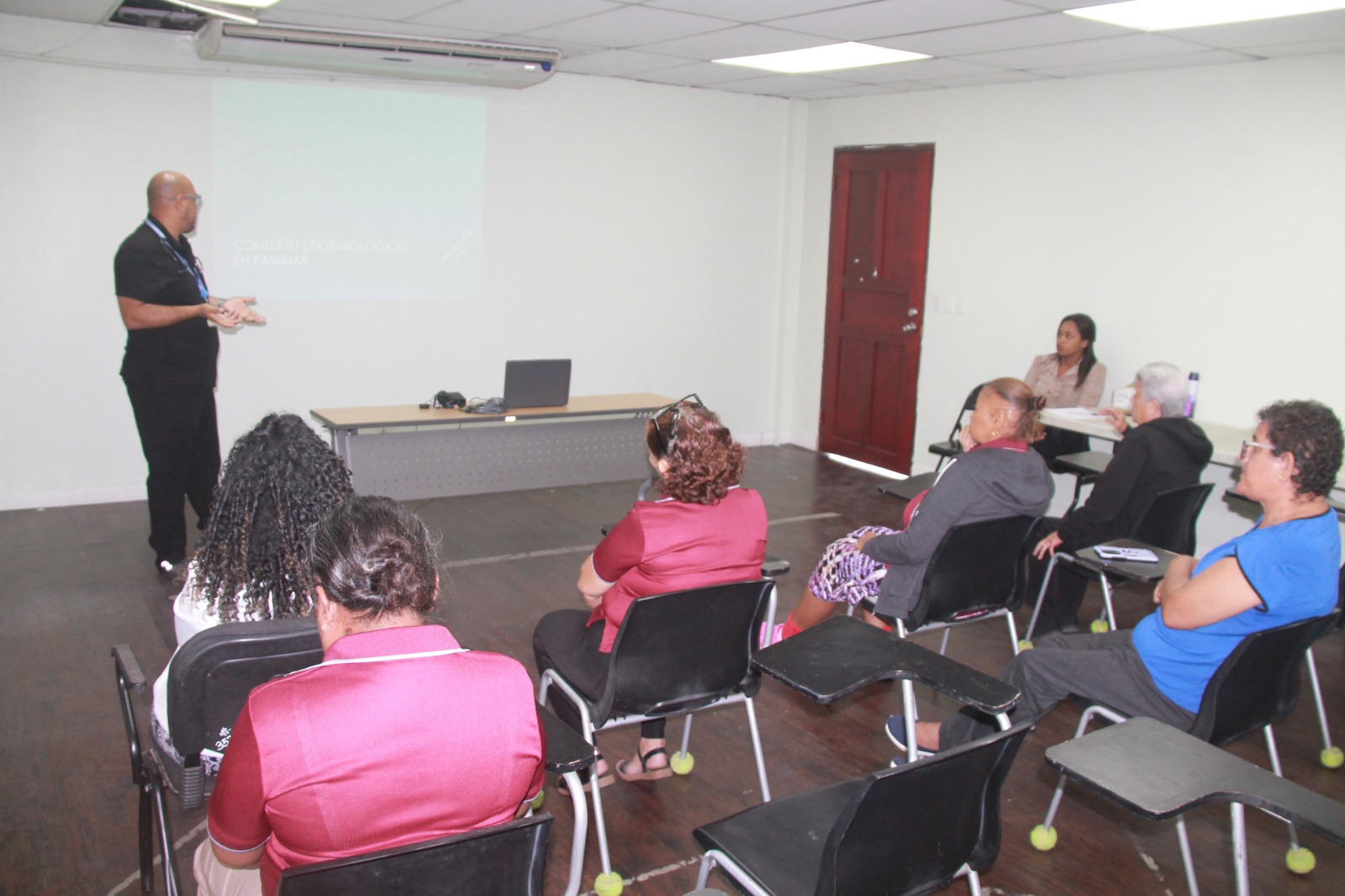 Taller sobre enfermedades respiratorias en el IPHE enfoca el bienestar y la salud del personal administrativo