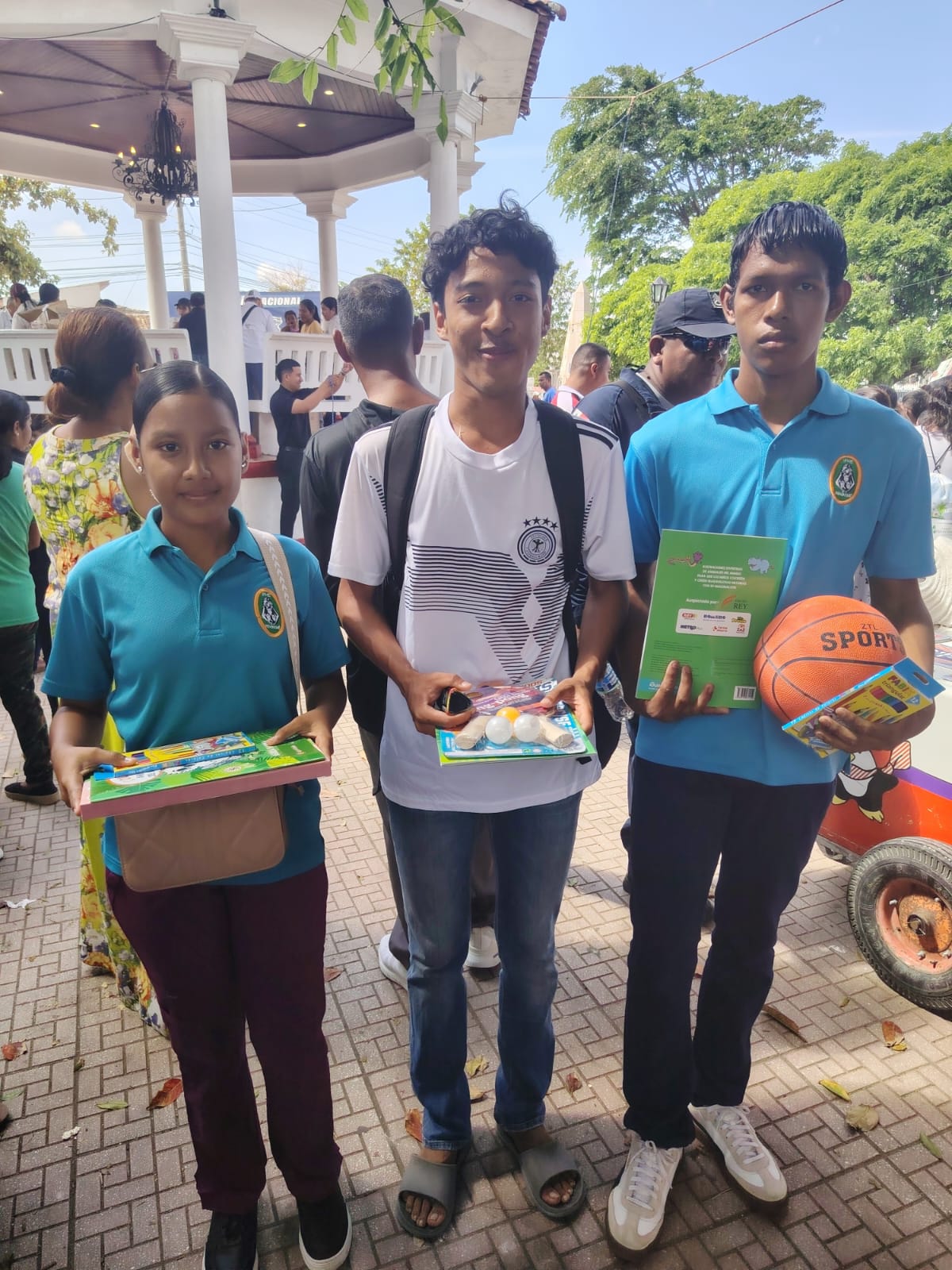 Estudiantes Coclesanos participan en feria integral de la Gobernación
