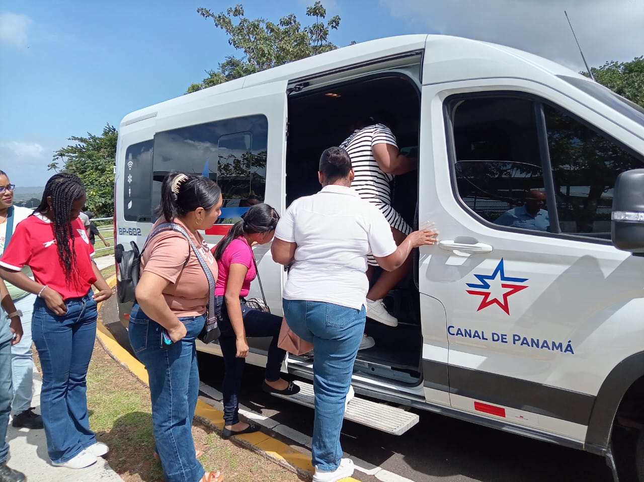 Estudiantes participan en gira educativa a las Esclusas de Agua Clara y Panamá La Vieja