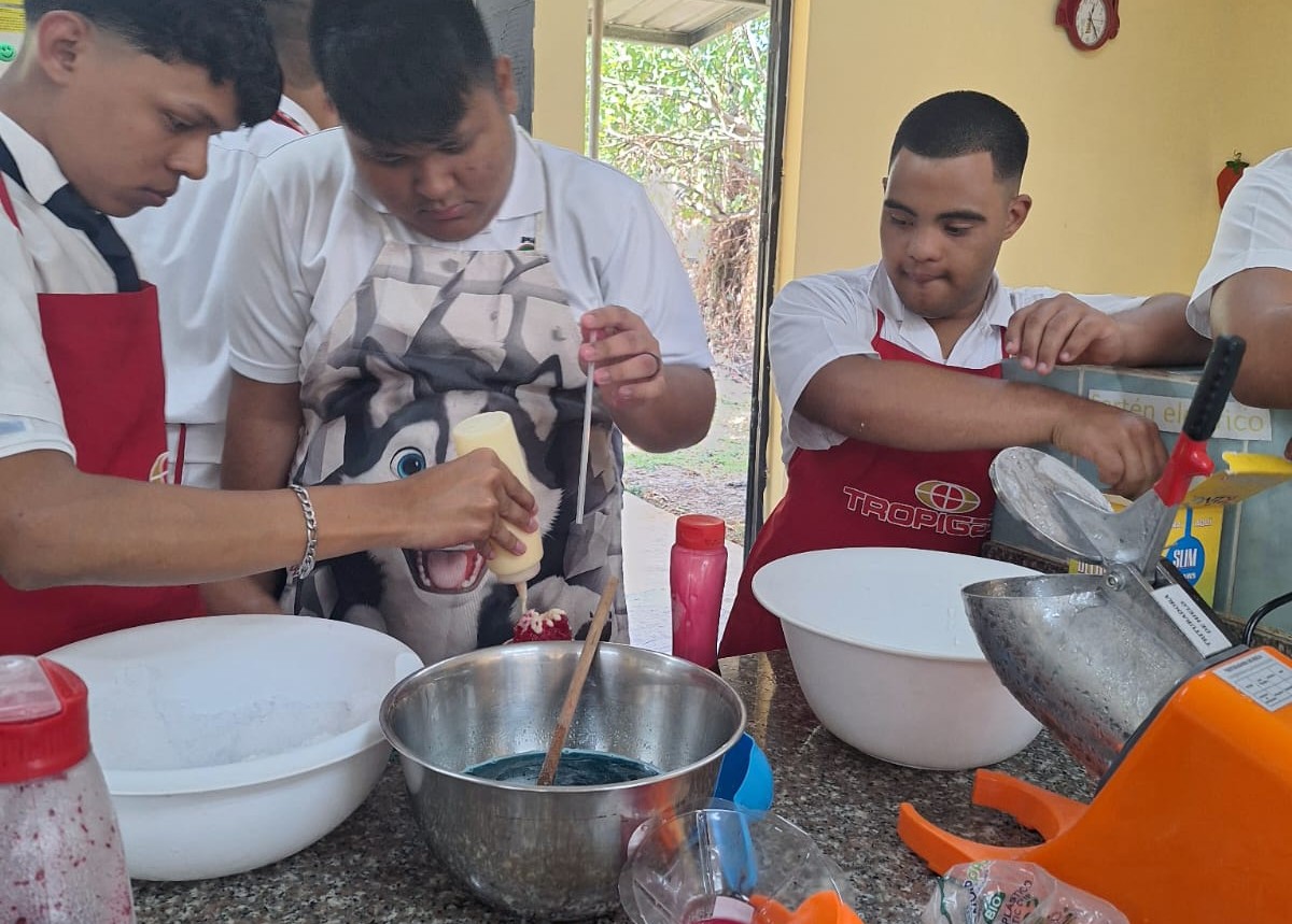 Estudiantes de CTI de Veraguas fortalecen habilidades emprendedoras con taller de raspados