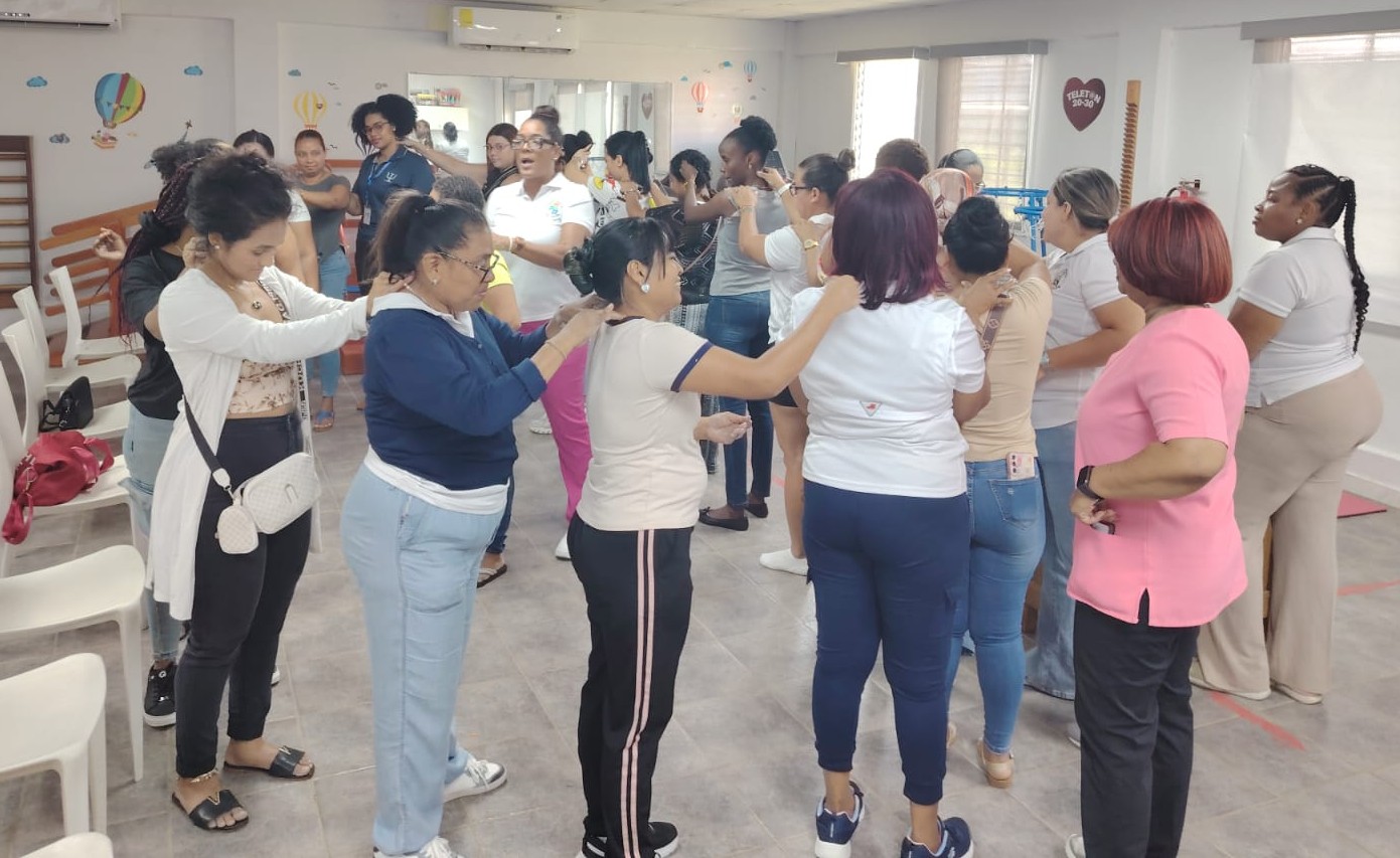 Madres de Colón participan en convivencia sobre valores y unión familiar