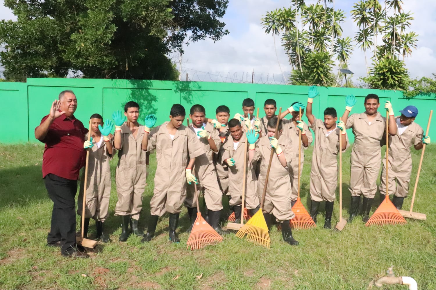 Estudiantes de CTI en Manejo de Granja Ecológica inician proyecto de huerto escolar en Panamá Oeste