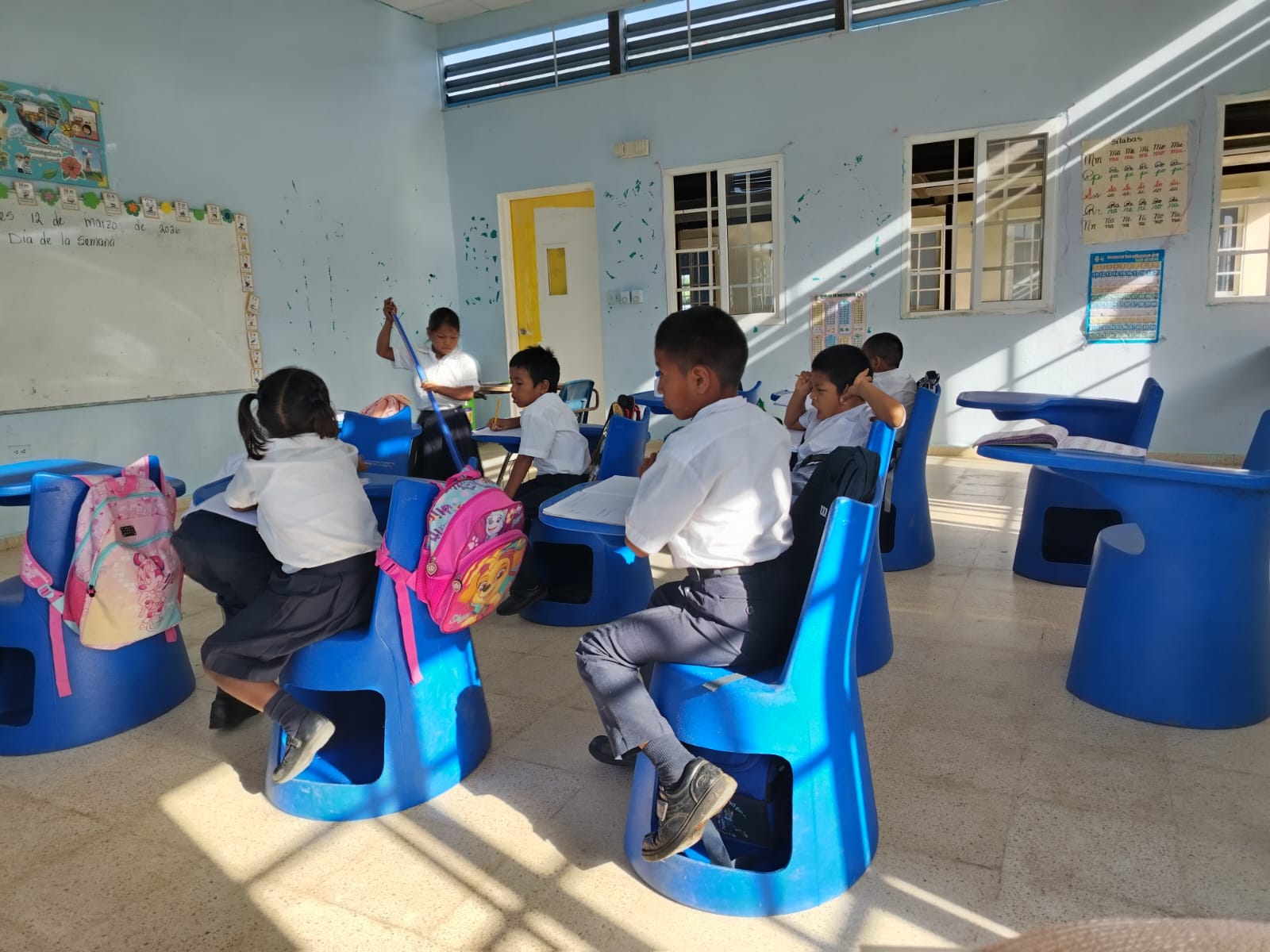 Directivos de Darién acompañan visita de apoyo a la escuela de Lajas Blancas