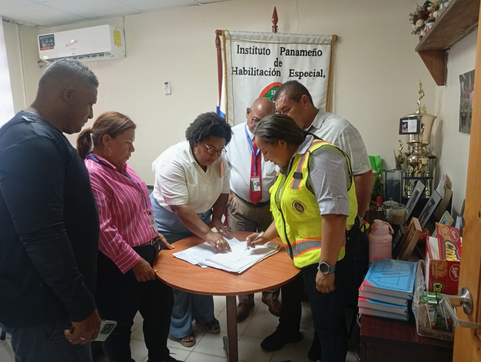 IPHE realiza inspección para optimizar instalaciones estudiantiles