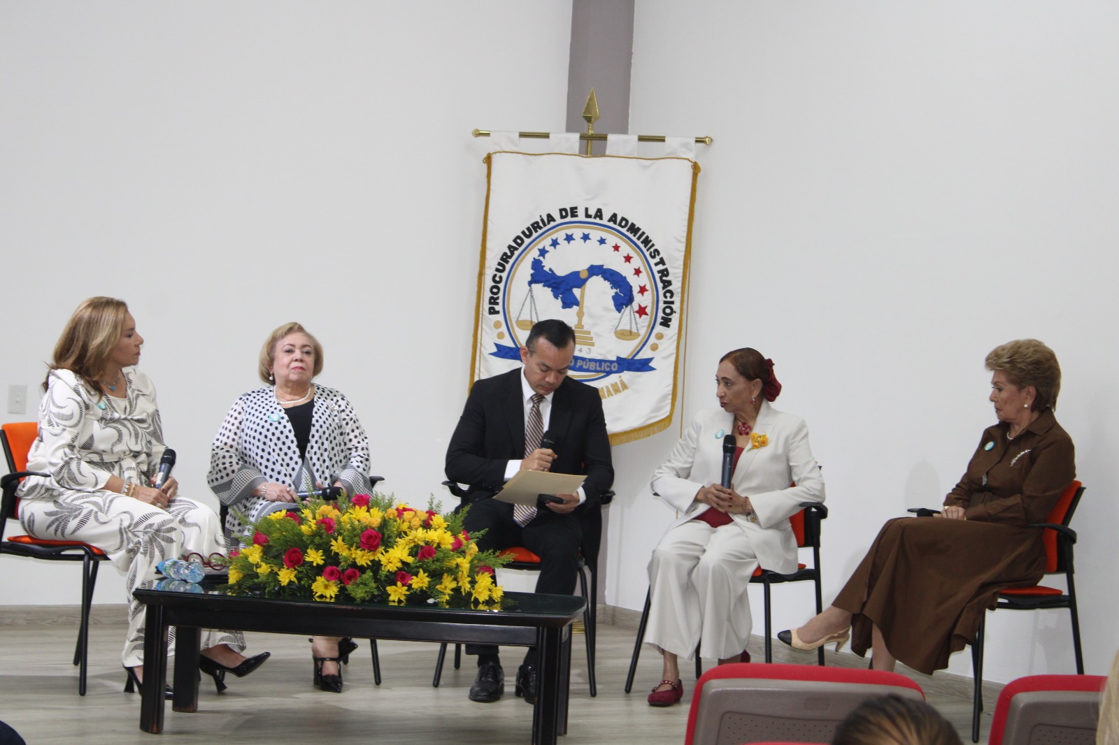 IPHE participa en panel “Mujeres Lideresas” en conmemoración del Día Internacional de la Mujer