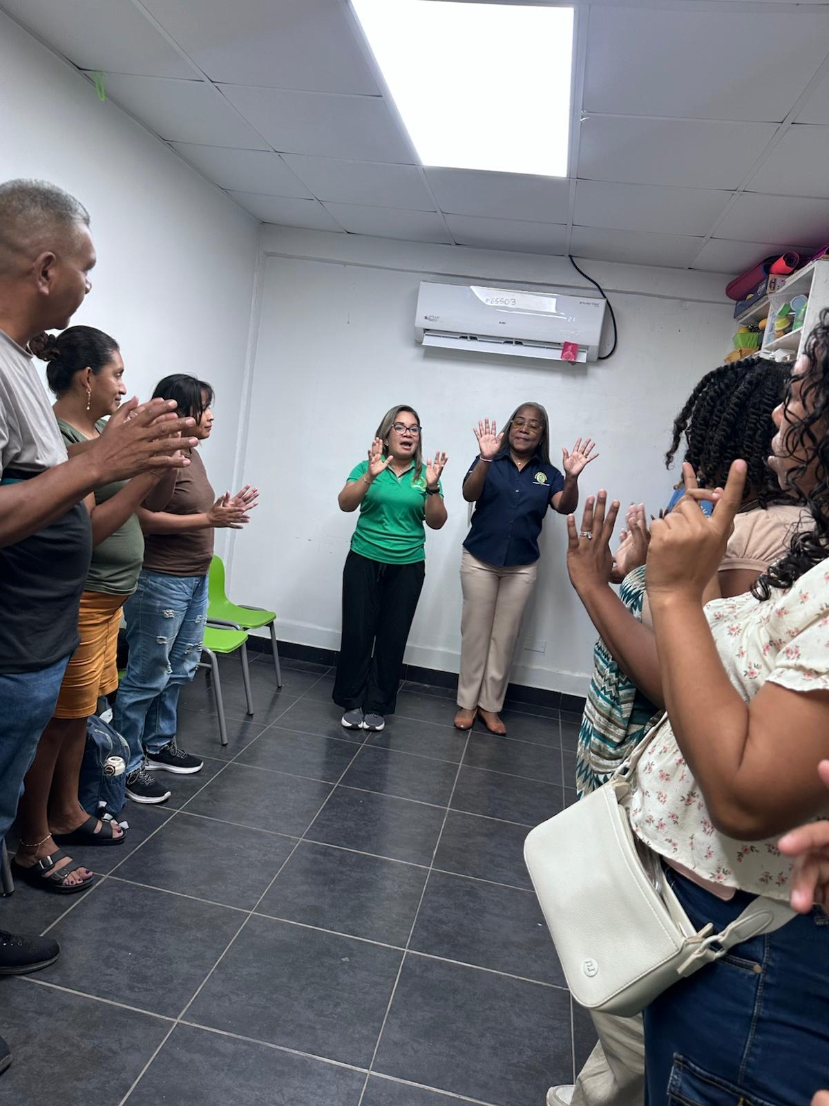 IPHE Colón fortalece la inclusión con docencia sobre salud visual dirigida a padres de familia