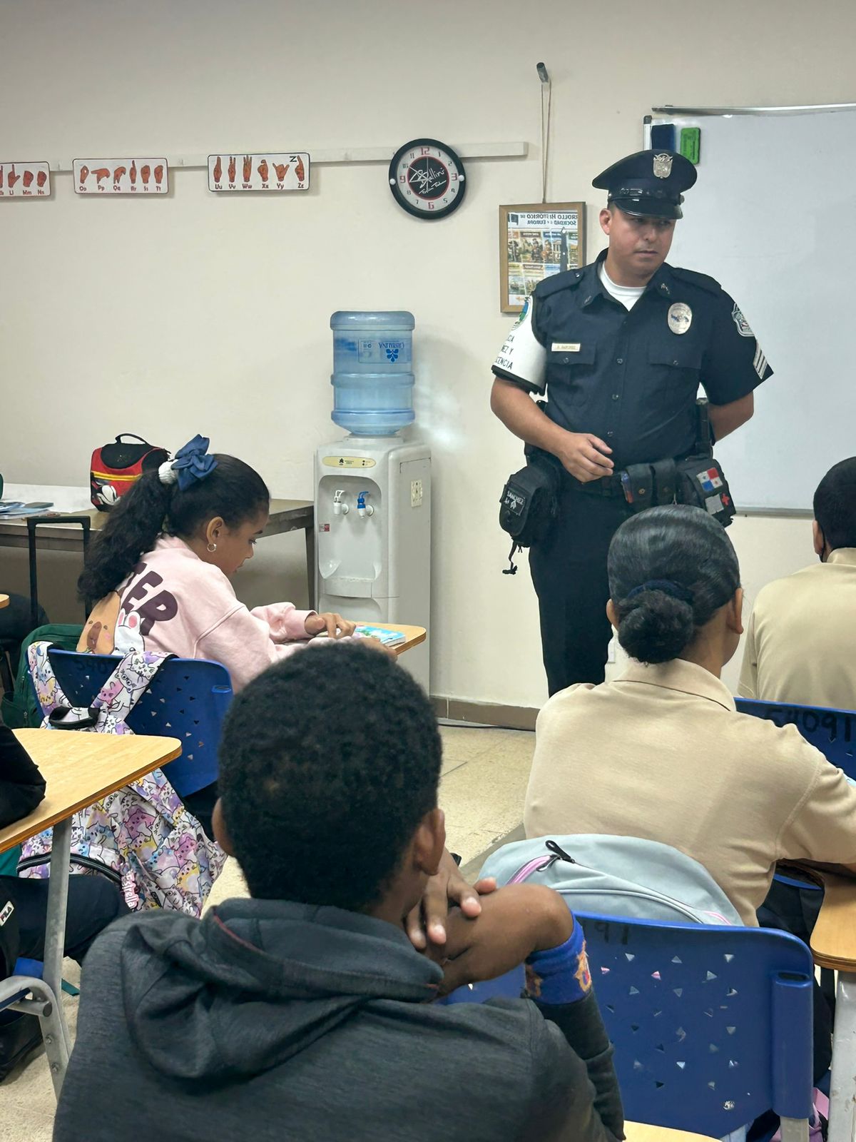 EVE del IPHE fortalece la convivencia estudiantil con apoyo de la Policía de Niñez y Adolescencia