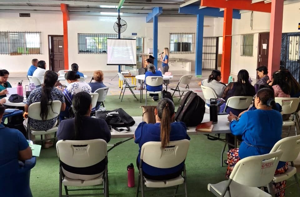 IPHE fortalece la práctica docente con jornada de capacitación en integración sensorial y equinoterapia en sede de Penonomé