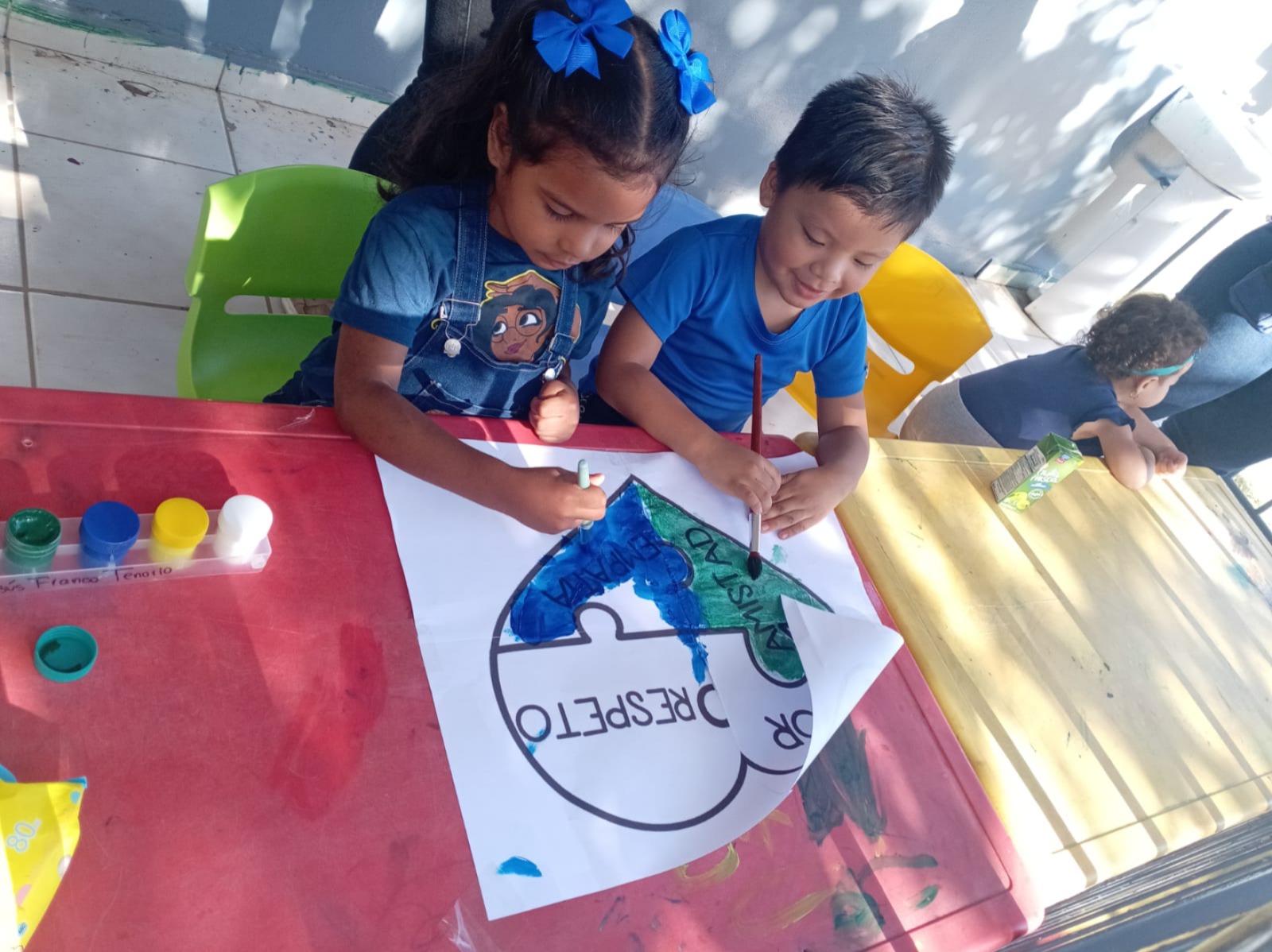 Taller artístico fortalece la estimulación sensorial en estudiantes del IPHE Aguadulce
