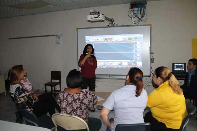 Docentes de IPHE Panamá Oeste conocen beneficios de “Hablando con Julis”