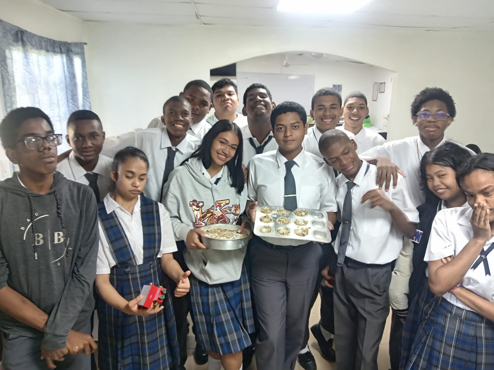 Estudiantes del IPHE Colón fortalecen competencias gastronómicas con postre tradicional