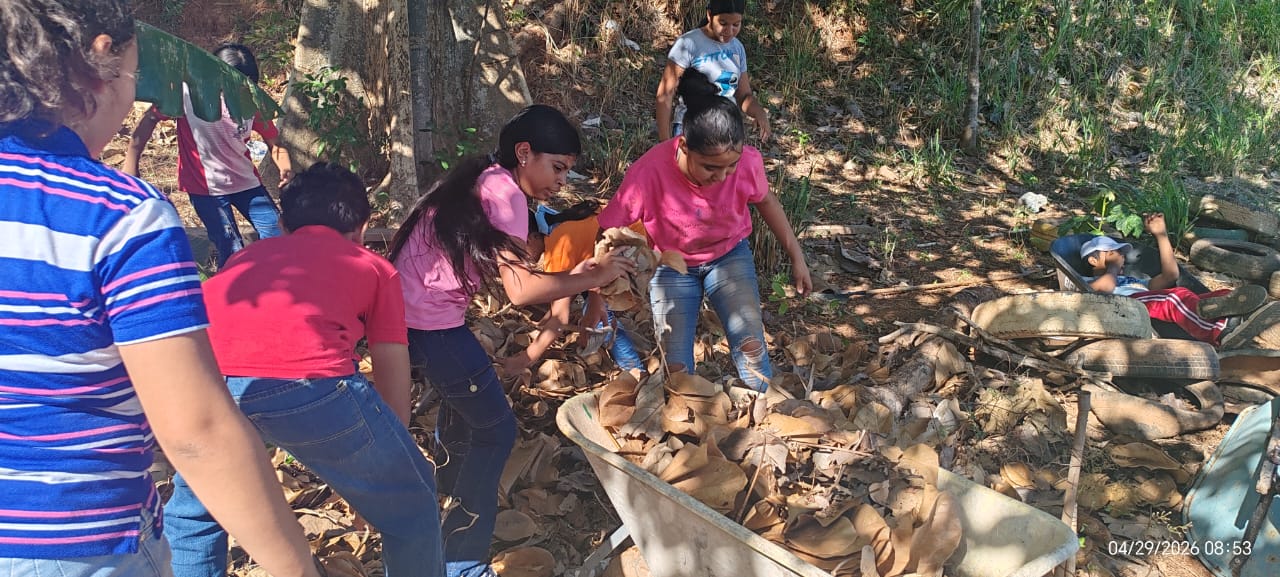 Estudiantes del IPHE Herrera impulsan huerto escolar como herramienta educativa