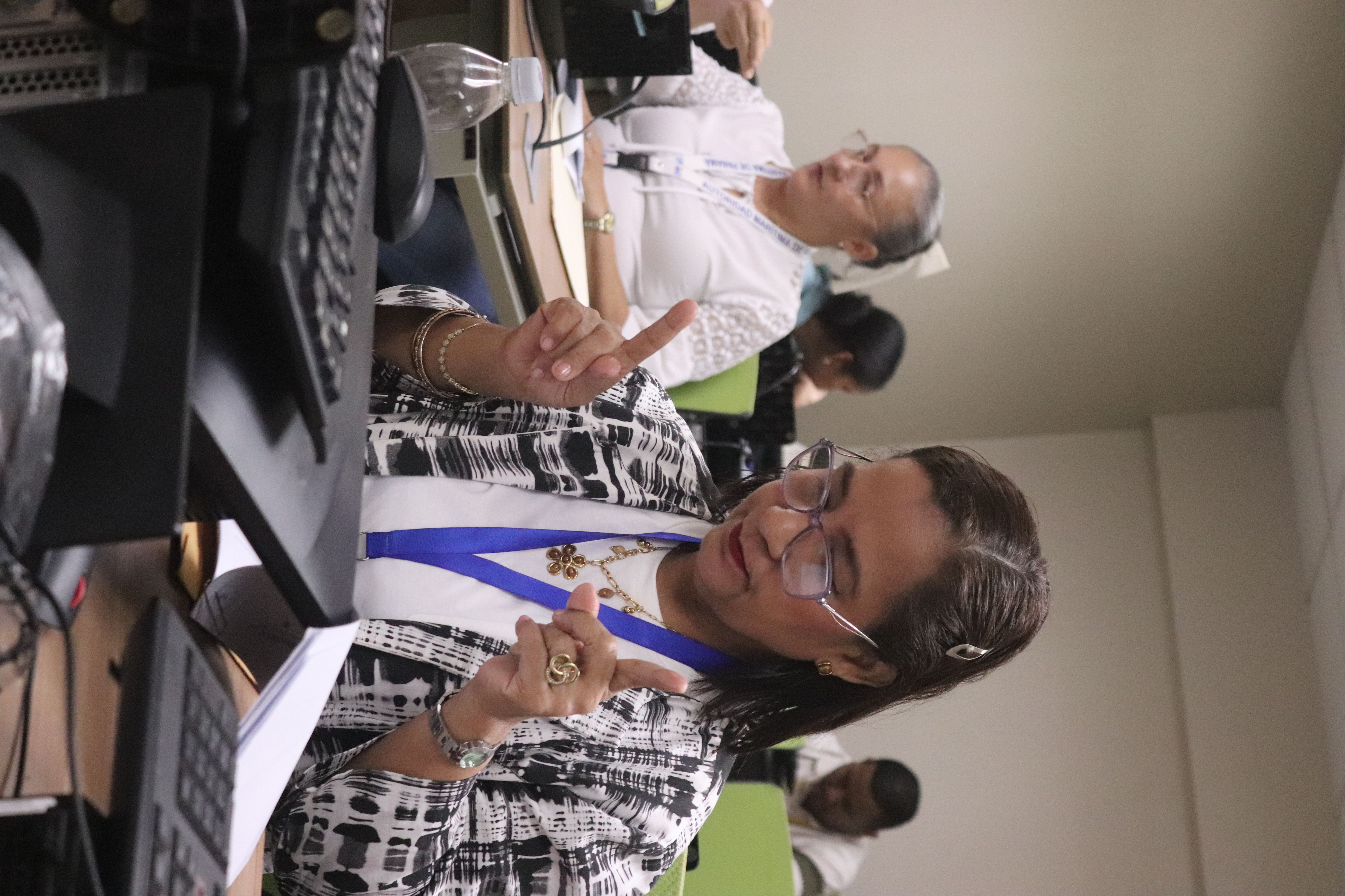 IPHE fortalece la inclusión con curso de Lengua de Señas Panameñas en la Autoridad Marítima de Panamá (AMP).