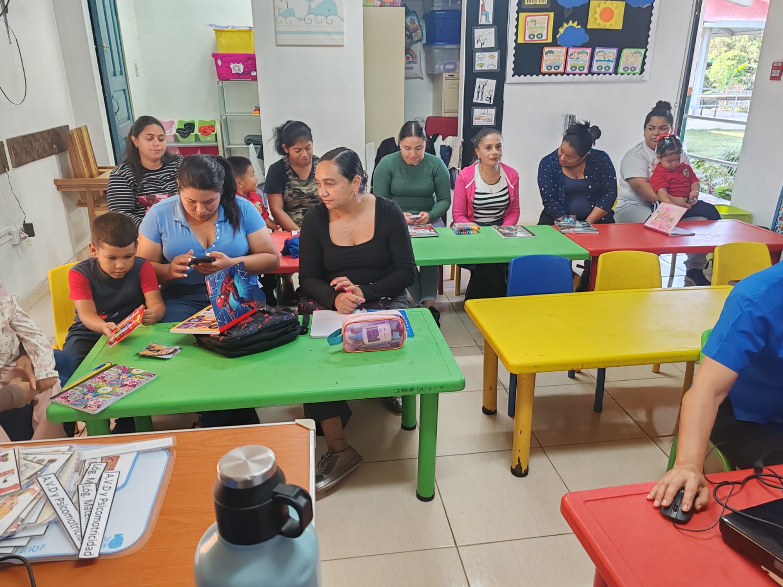 Taller de docencia fortalece orientación familiar sobre lenguaje y uso responsable de pantallas