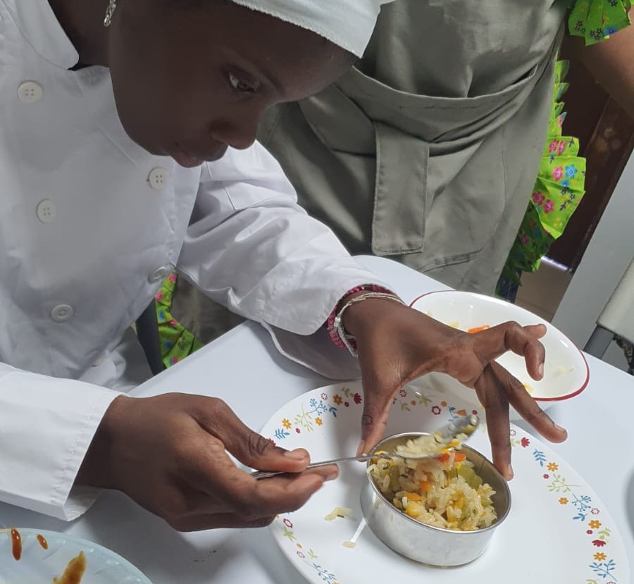 Estudiantes de CTI de Colón fortalecen habilidades culinarias con técnica Frenched