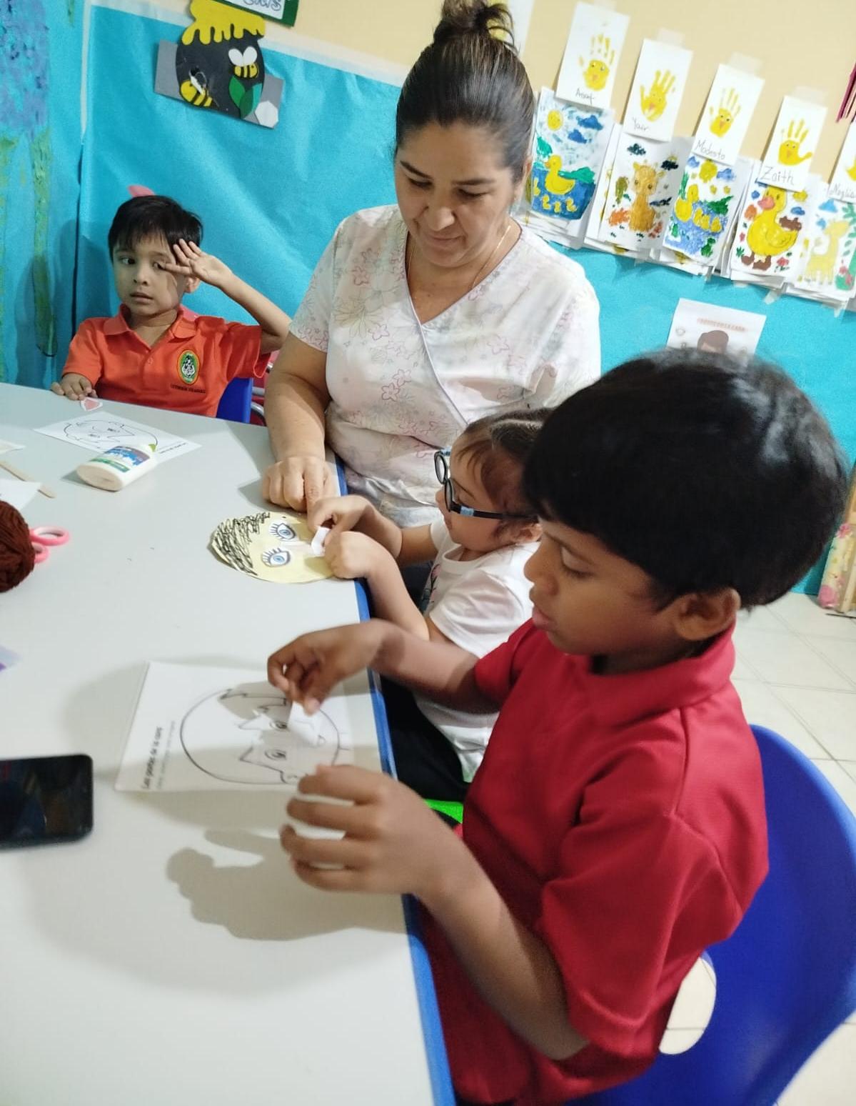 Taller fortalece el autoconocimiento y la motricidad fina en estudiantes de parvulario de la sede IPHE de Veraguas