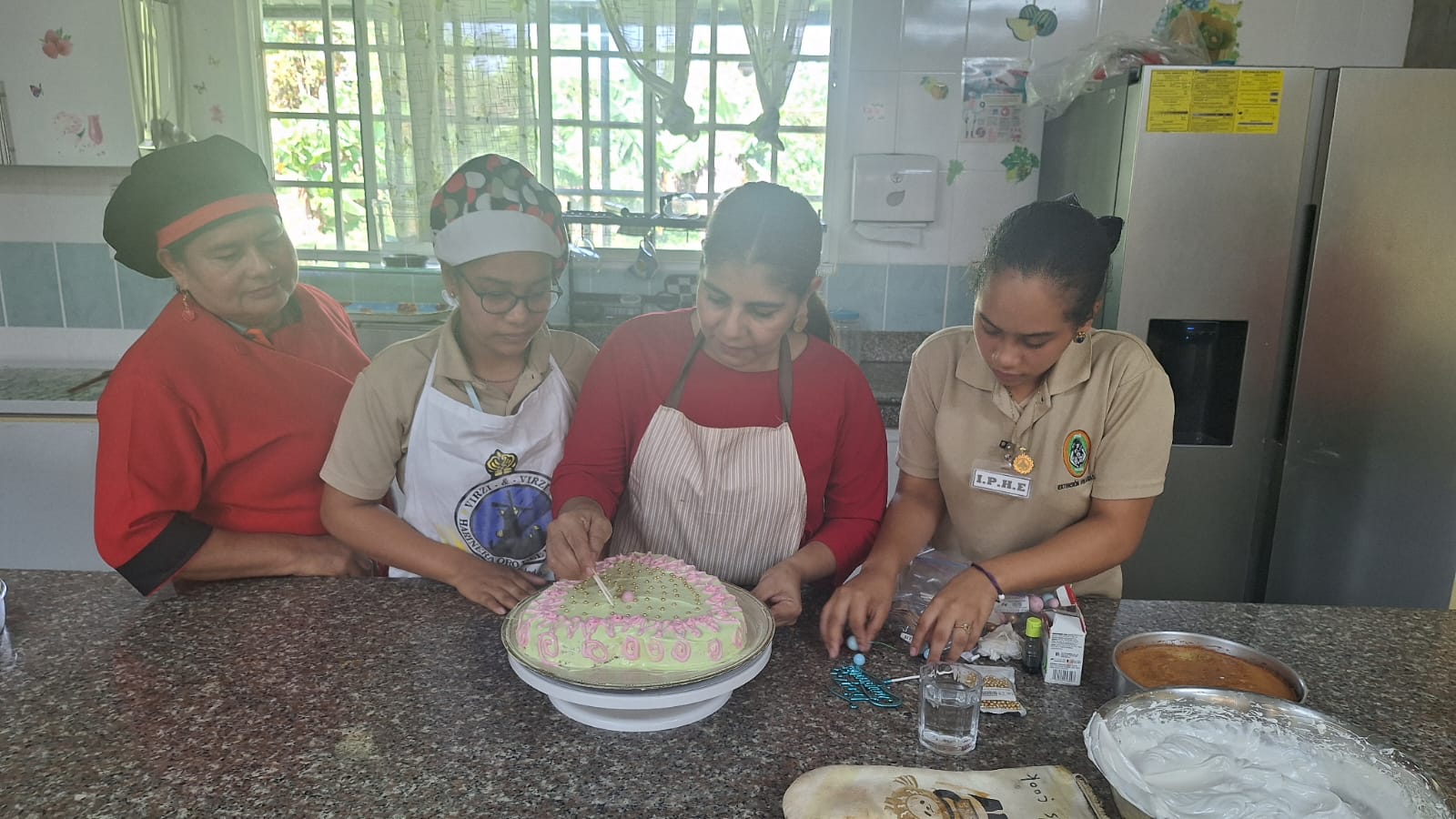 Estudiantes de Gastronomía del IPHE sede de Veraguas fortalecen competencias mediante curso técnico con INADEH