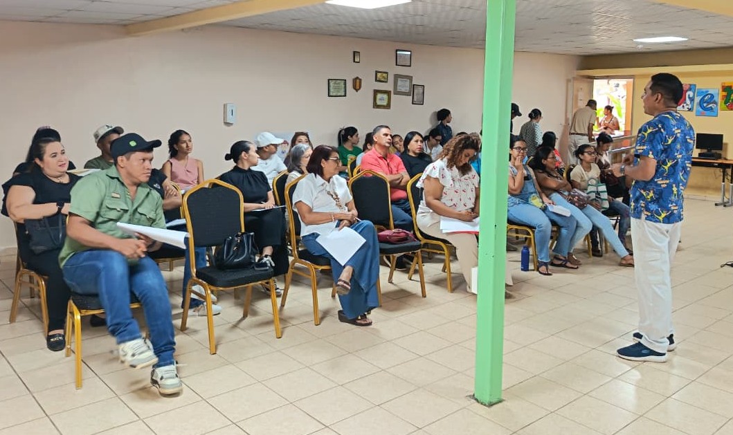 IPHE Veraguas fortalece estrategias de comunicación para familias de estudiantes con autismo