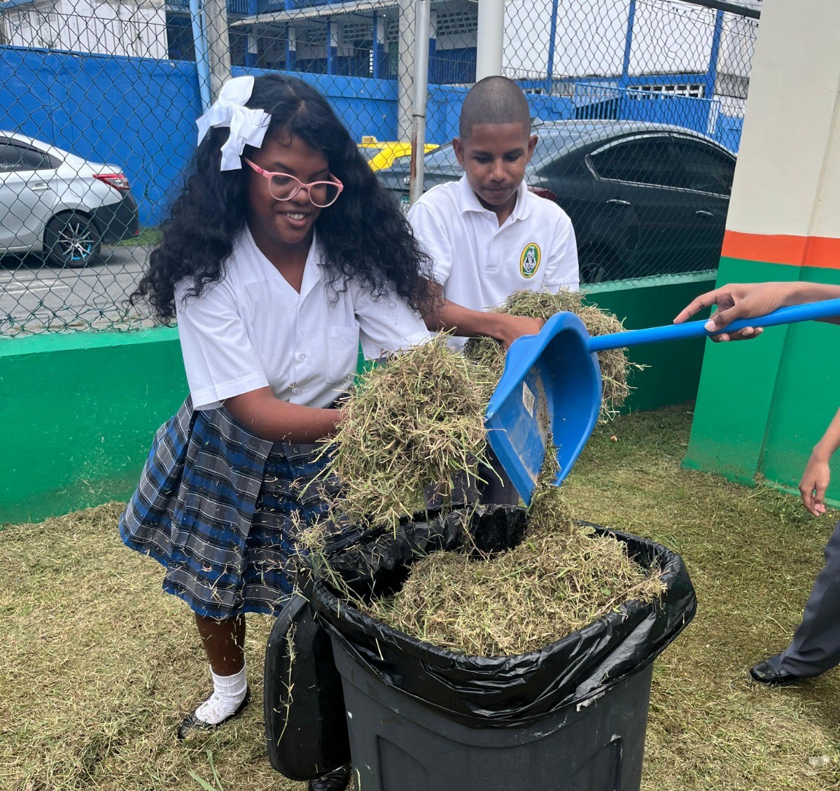 Estudiantes desarrollan conciencia ecológica mediante actividades de reciclaje