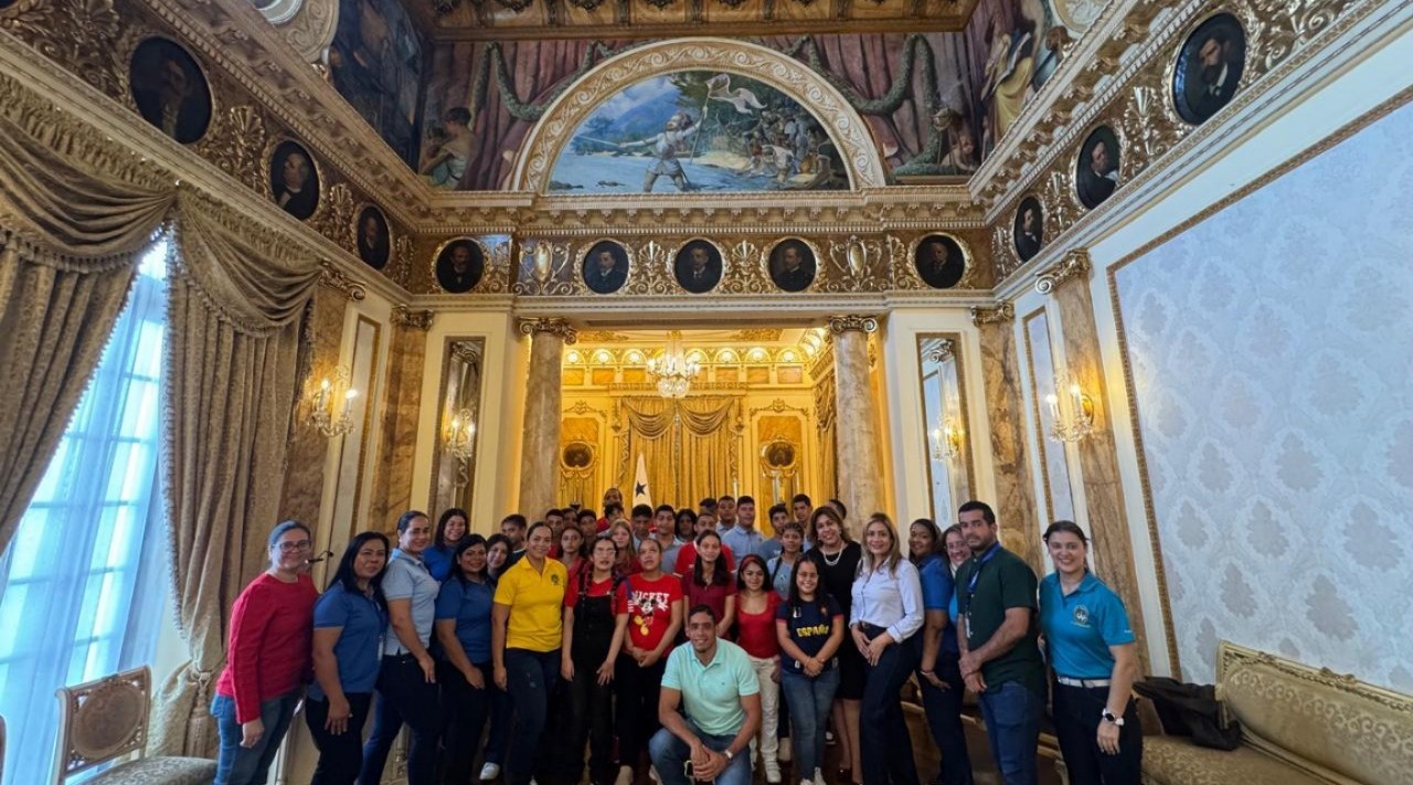 Estudiantes de Herrera participan en gira pedagógica a la ciudad capital